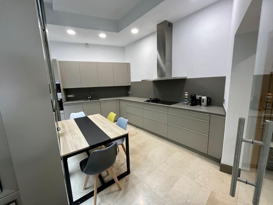 Fdez Amazing House By Cathedral And Giralda With Private Pool Villa Sevilla Buitenkant foto